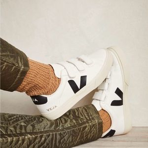 Veja Women's Recife Logo Sneakers